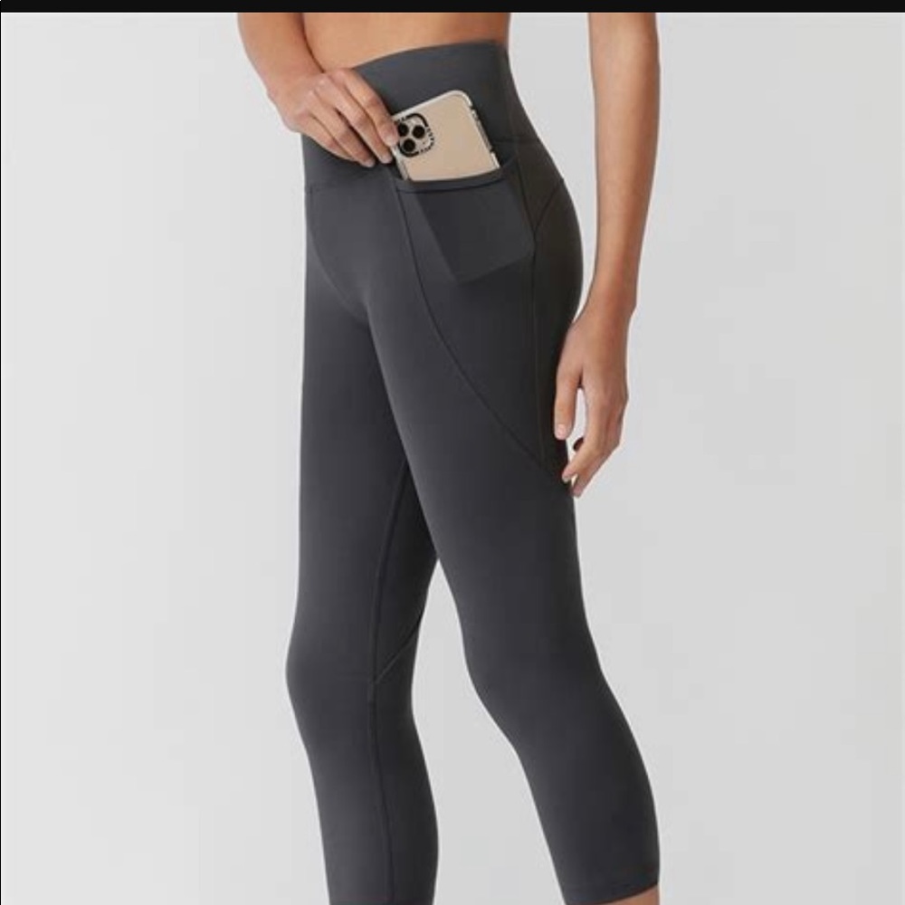 Grey lululemon leggings with phone pockets